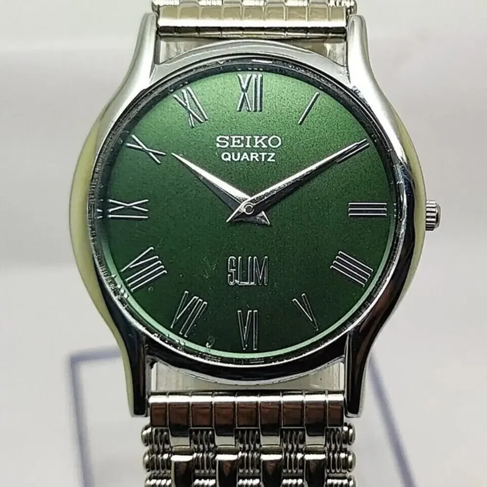 Vintage Style Seiko Quartz Mens Silver Watch & Green accents W/ Metal Strap